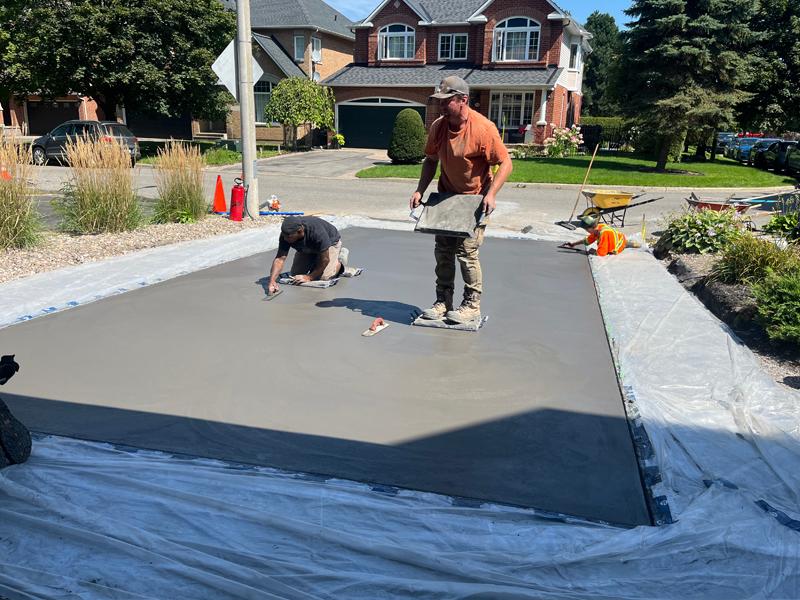 finishing concrete on knee boards