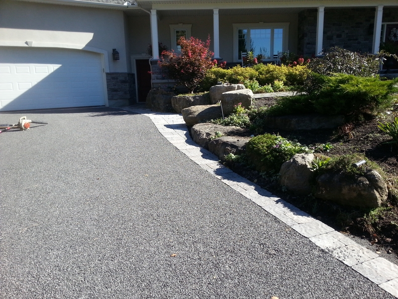 interlock%20down%20right%20side%20of%20long%20ottawa%20driveway