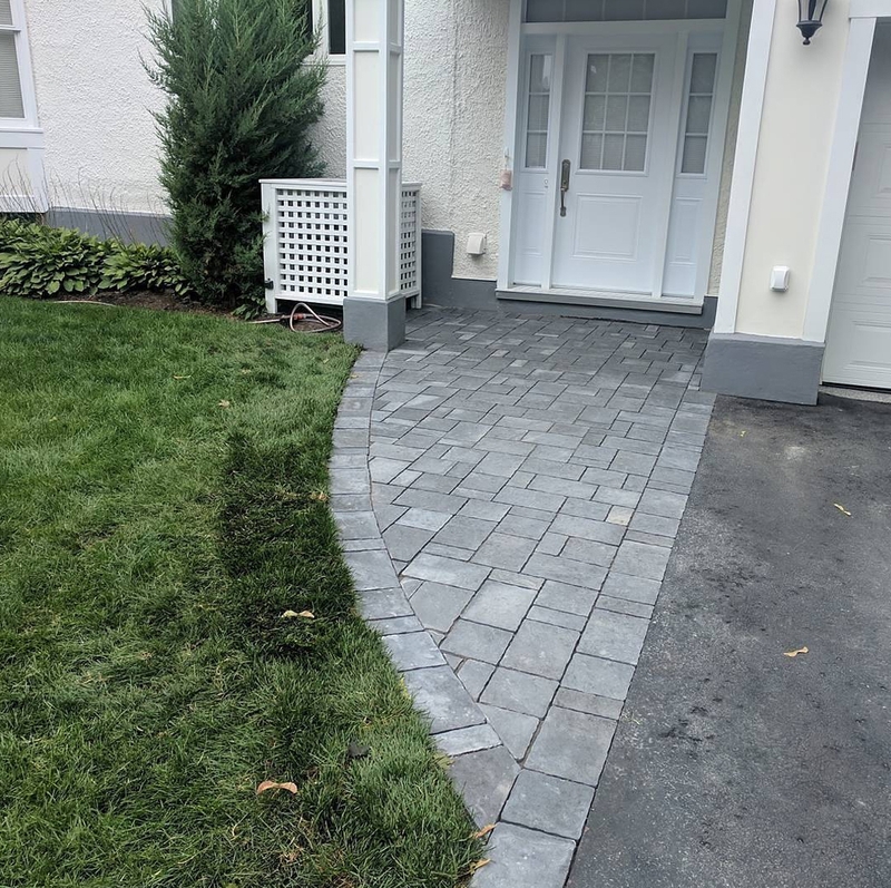 interlock%20front%20walkway%20black%20pavers%20ottawa