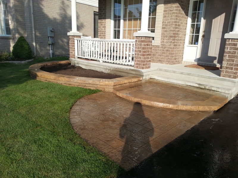 redish%20beige%20retaining%20walls%20and%20interlock%20pathway%20ottawa