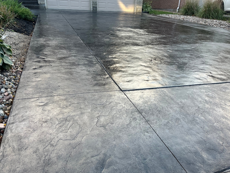 stamped-concrete-driveway-slate-smoke-grey-1