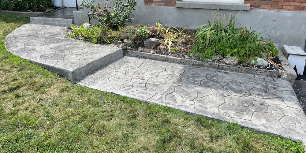 white-and-grey-stamped-concrete-front-walkway